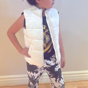 Old Navy white puffer quilted water-proof padded vest. Girl boy M 8